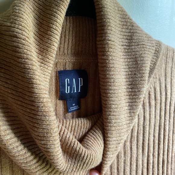 GAP Knit Turtleneck - Picture 2 of 3